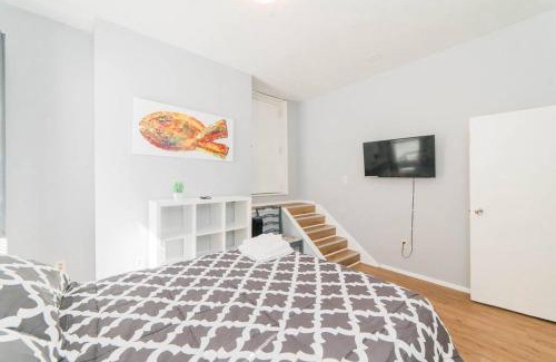 Manchester Apartment | Parking - Walkable - GroupStays - Washer