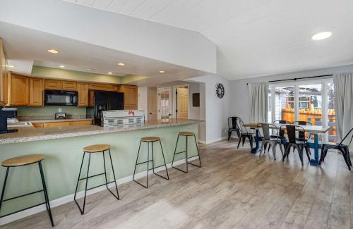 Monument House | Parkside Haven Hot Tub Foosball & Family Fun