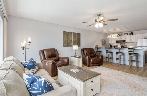Osage Beach Condo | Parkside Paradise - Waterfront Condo w/Lake & Pool Views!