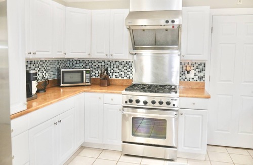 Pineville House | Parkside Retreat: 20% off thru Nov!