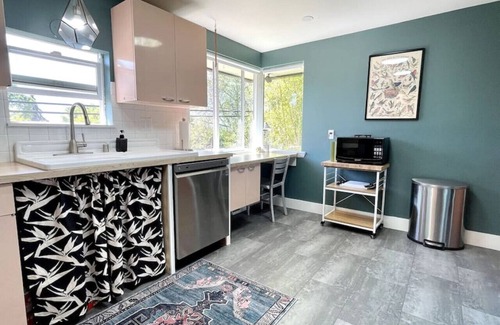 Fremont House | ✨ Parkside Suite Vintage Charm + Modern Comfort ✨