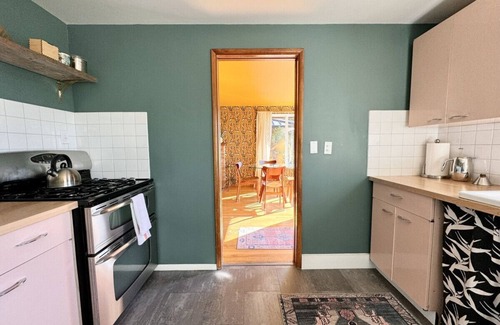 Fremont House | ✨ Parkside Suite Vintage Charm + Modern Comfort ✨
