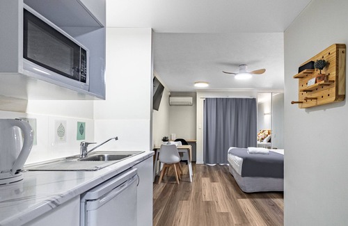 South Brisbane Hotel | Parkview Apartments