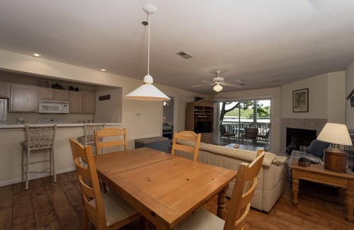 Osage Beach Condo | Parkview Bay 113 - Lakeside Condo with balcony