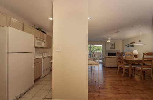 Osage Beach Condo | Parkview Bay 113 - Lakeside Condo with balcony