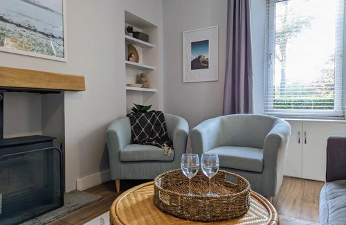 Carnoustie House | Parkview Cottage - Lovely home with cosy fireplace