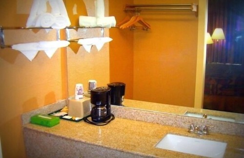 New Castle Hotel | Parkway Inn of Birmingham