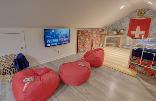 Vollintine-Evergreen House | Parkway Paradise - 4BR 3.5BA Elegant & Spacious Sleeps 10