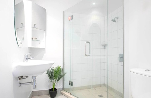 Parnell Apartment | Parnell Retreat: Ocean Views, Pool & Spa - Steps from Auckland's Charms!