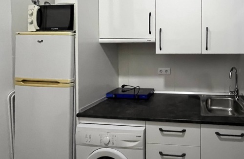 Carabanchel Apartment | Parque de la Emperatriz I - Studio for 3 people