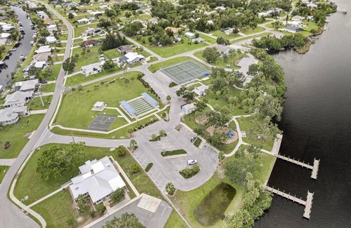 Harbour Heights House | Parrot Paradise