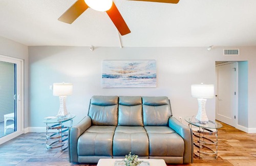 Madeira Beach Apartment | Parrot's Cove