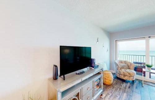 Madeira Beach Apartment | Parrot's Cove
