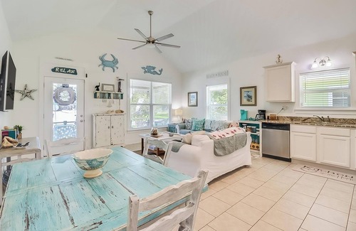 Mississippi City House | Parrothead Escape-3BD/2BA- 1 block from beach - Pet Friendly