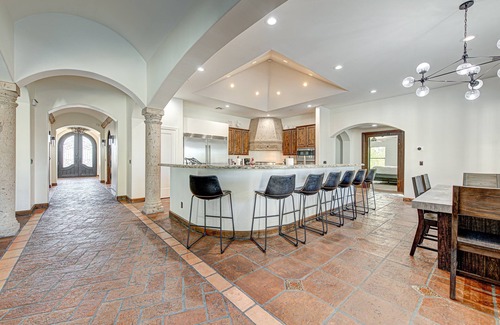 La Tierra Estates House | PARSONS VILLAS - Casa Palacio | 8BR/9BA Mansion w/Pool, Spa, Water Slide & Tennis Court!