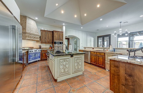 La Tierra Estates House | PARSONS VILLAS - Casa Palacio | 8BR/9BA Mansion w/Pool, Spa, Water Slide & Tennis Court!