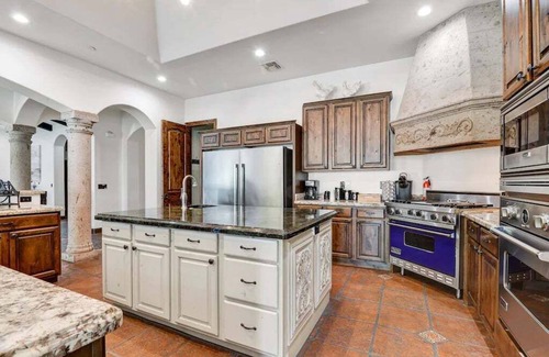 La Tierra Estates House | PARSONS VILLAS - Casa Palacio | 8BR/9BA Mansion w/Pool, Spa, Water Slide & Tennis Court!