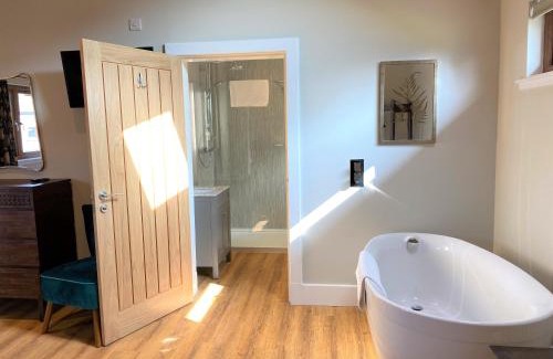 Perth House | Partridge Lodge with Hot Tub