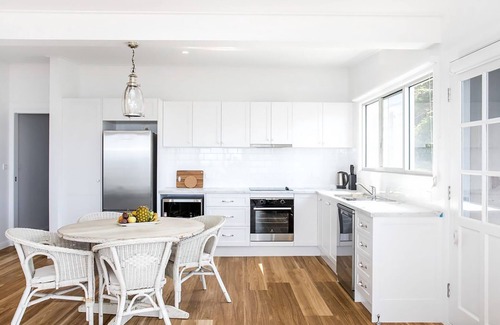 Mollymook Beach House | Pas Beach House Apartment 1