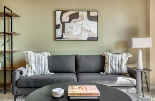 Old Pasadena Apartment | Pasadena 1BR w Gym Pool nr Colorado Ave LAX-855