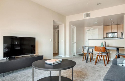 Old Pasadena Apartment | Pasadena 1BR w Gym Pool nr Colorado Ave LAX-855