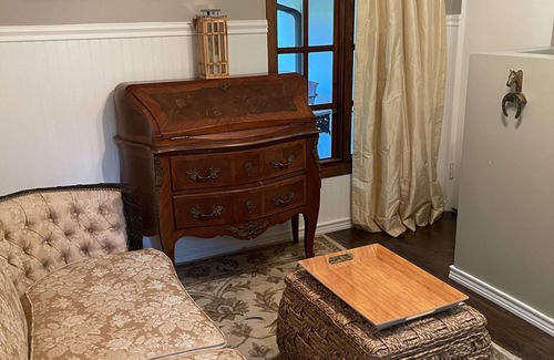 North Arroyo House | Pasadena Guest House near Rose Bowl