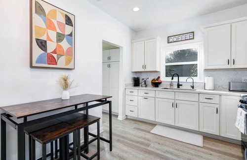 North Central House | Pasadena Home - Near JPL/Rose Bowl/CalTech/PCC