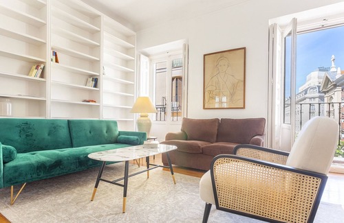 Cortes Apartment | Paseo del Prado II apartment in Madrid
