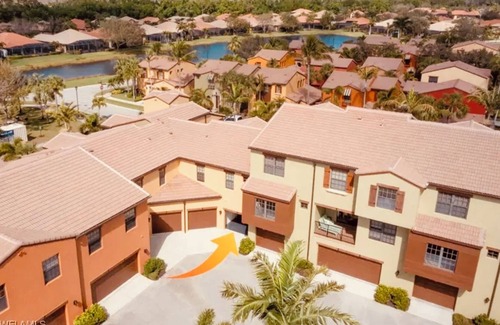 Biggar House | PASEO FORT MYERS - 2BR Quad with Semi-Private Pool, STAIRCLIMBER, FIBRE INTERNET