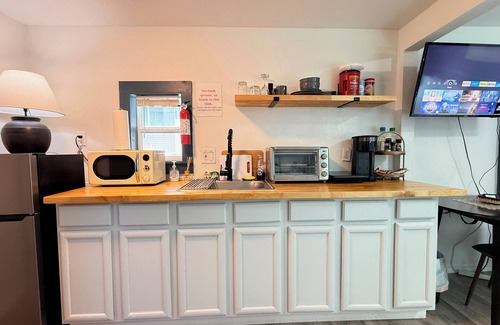 Central Oklahoma City Apartment | Paseo Nook Studio | 5 Mins to OKC State Fair | Private Entry & Parking with Kitchennette #34B