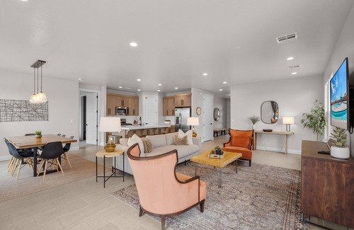 Washington House | Paseos 1101 | Private Hot Tub, Outdoor Games & Shared Pickleball Courts!