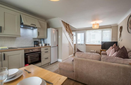 Pembroke House | Pass the Keys 2 Bedroom chalet Fully equipped with Parking WiFi