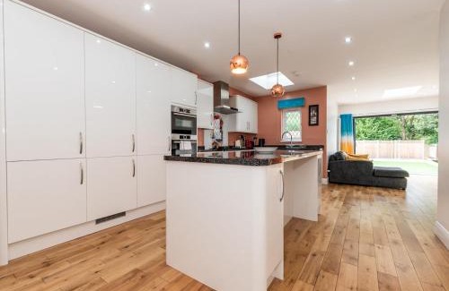Sidcup House | Pass the Keys 4 Bed house Parking 5 mins Sidcup Station