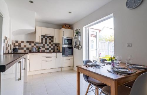 Montpellier House | Pass the Keys Bath Road Retreat 2 bedrooms with garden