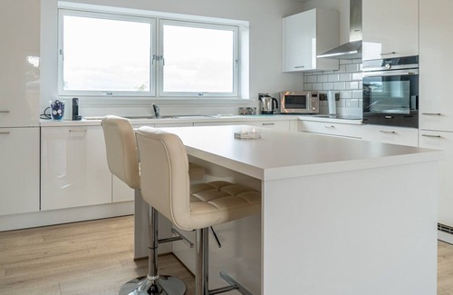 Gifford Apartment | Pass the Keys | Beautiful 2-BD Penthouse with Amazing Views