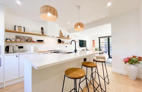 Wapping House | Pass the Keys - Beautiful designer Maisonette with Garden and BBQ