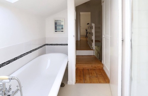 Littlemore House | Pass the Keys | Beautiful Victorian 3 Bed Townhouse