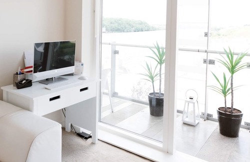 North West Apartment | Pass the Keys | Bright, Modern 1bedroom Apartment Glasgow Harbour