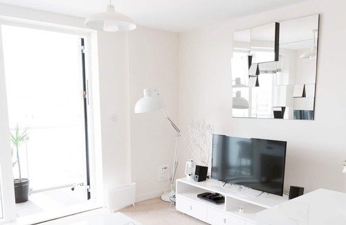 North West Apartment | Pass the Keys | Bright, Modern 1bedroom Apartment Glasgow Harbour