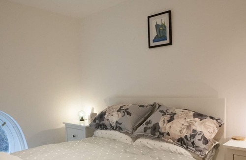 North Woolwich Apartment | Pass the Keys | Bright Modern flat by City Airport