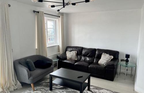 Edgware Apartment | Pass the Keys Central 2 Bed flat in Edgeware with Parking