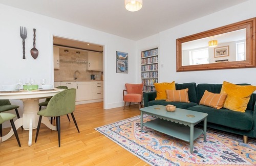 Upper Town Apartment | Pass the Keys | Central Courtyard Apartment