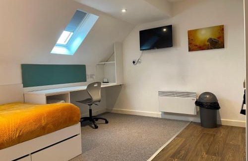 Lincoln House | Pass the Keys Centrally located Studio Apartment