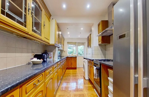 Preston House | Pass the Keys | Cheerful 3 bed home in Wembley with free parking