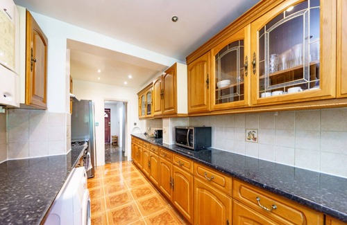 Preston House | Pass the Keys | Cheerful 3 bed home in Wembley with free parking