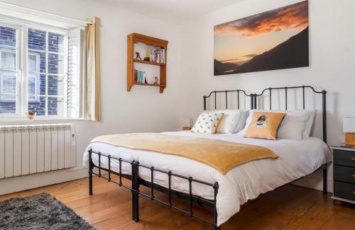 Corris House | Pass the Keys Cosy Cottage in Corris One wellbehaved dog welcome