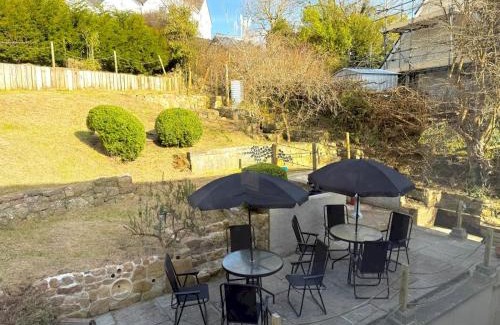 Reynoldston House | Pass the Keys Countryside Retreat in Reynoldston Gower, Sleeps 10