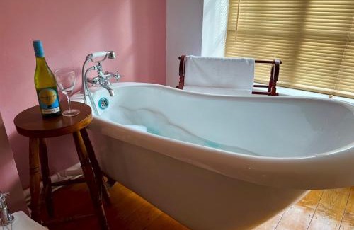 Youlgreave House | Pass the Keys Dene Cottage - Perfect for 8 & Pets in Youlgrave