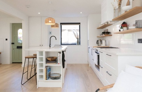 Wapping House | Pass the Keys | Designer 2 Storey Garden House