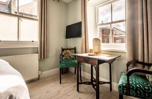 Chagford Apartment | Pass the Keys | Garden View Period Dartmoor apartment with garden views